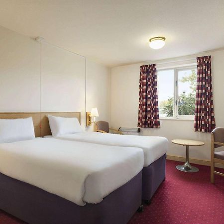 Days Inn Tewkesbury Strensham Екстер'єр фото